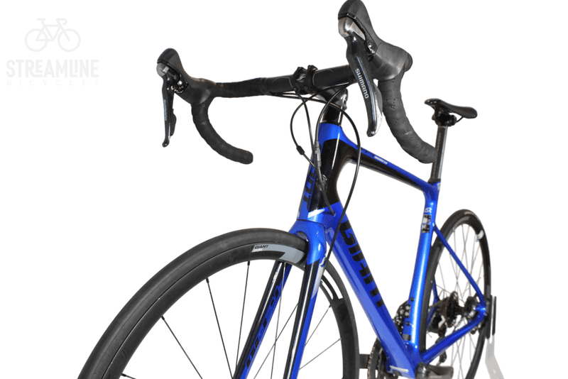 Giant Defy Advanced Pro Disc - Carbon Road Bike - Grade: Good Bike Pre-Owned 