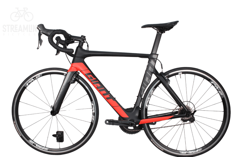 Giant Propel Advanced 1 - Carbon Aero Road Bike - Grade: Excellent Bike Pre-Owned 