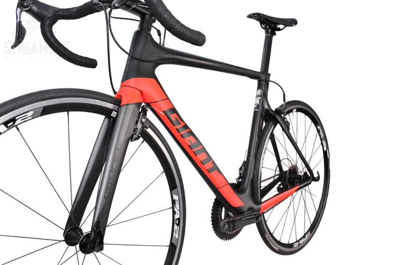 Giant Propel Advanced 1 - Carbon Aero Road Bike - Grade: Excellent Bike Pre-Owned 