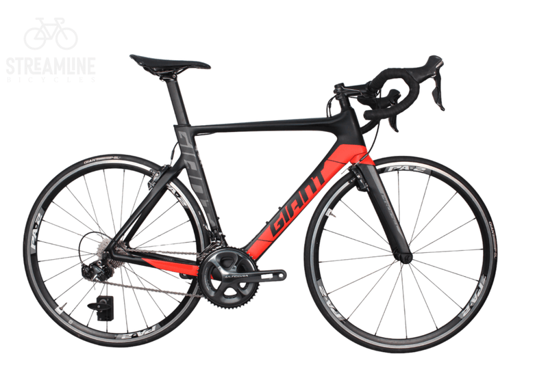 Giant Propel Advanced 1 - Carbon Aero Road Bike - Grade: Excellent Bike Pre-Owned 