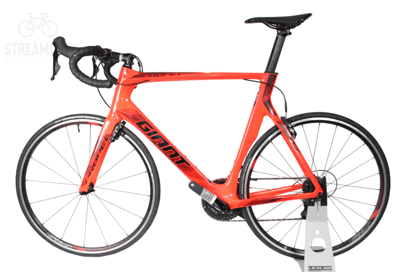 Giant Propel Advanced 2 - Carbon Aero Road Bike - Grade: Excellent Bike Pre-Owned 