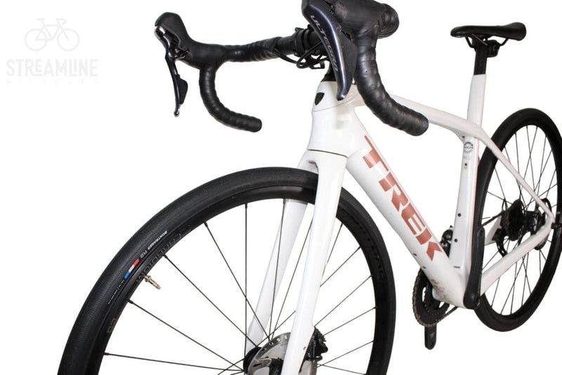 Trek Domane SL 6 Disc 2021 Crystal White Ltd Edition - Carbon Road Bike - Grade: Excellent Bike Pre-Owned 