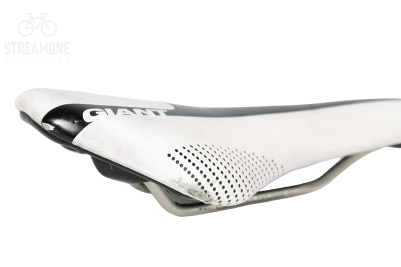 Giant Contact - Saddle - Grade: Fair Bike Pre-Owned 