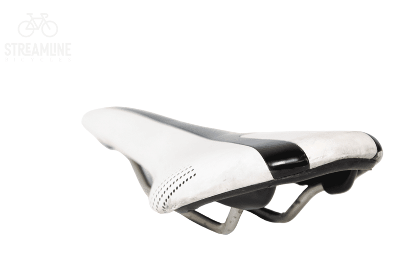 Giant Contact - Saddle - Grade: Fair Bike Pre-Owned 