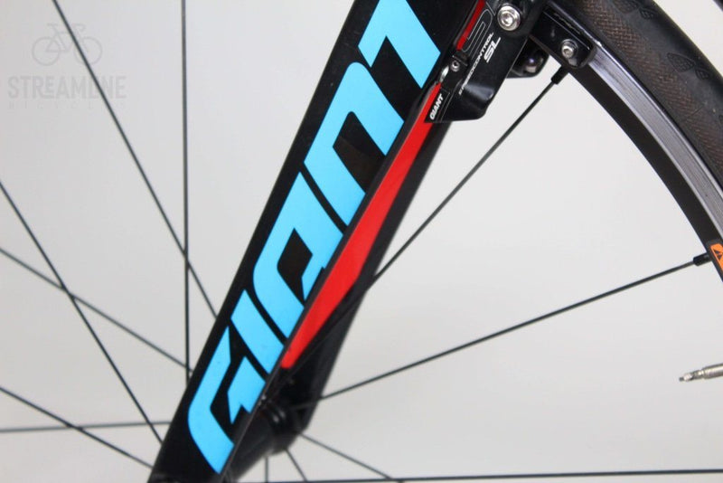 Giant Propel Advanced 2 - Carbon Aero Road Bike - Grade: Fair Bike Pre-Owned 